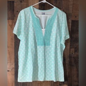 Women’s Sz 1x Basic Editions Mint Patterned Split-Neck Top New